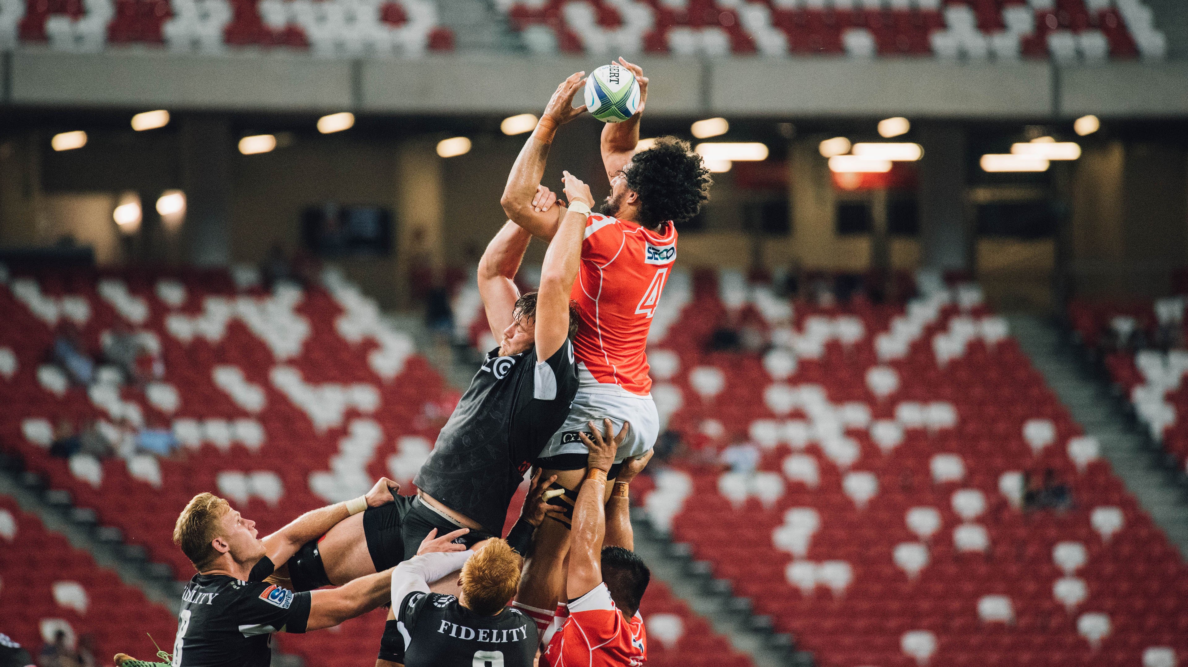 AYX体育赛事-阿扎伦卡在瑞士队比赛中大胜，赛事规则更新引发热议！